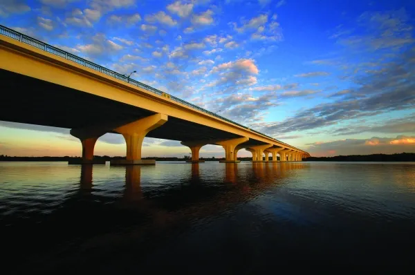 florida-veterans-memorial-bridge - MyStackBox sunset at the veterans memorial bridge in florida