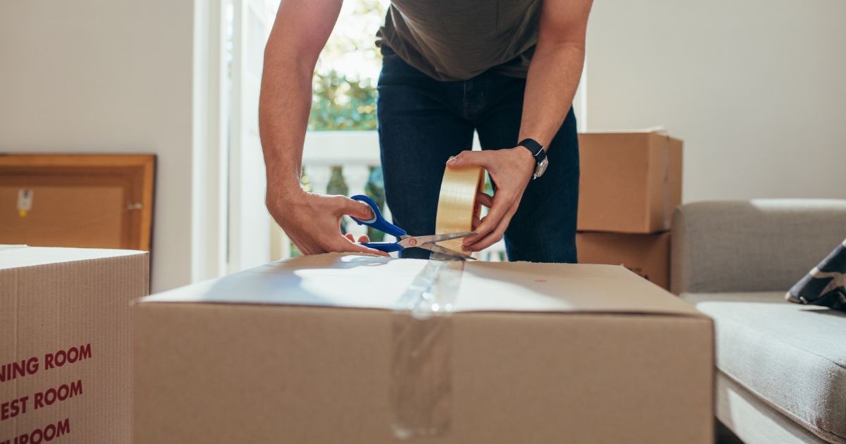 Taping up moving box
