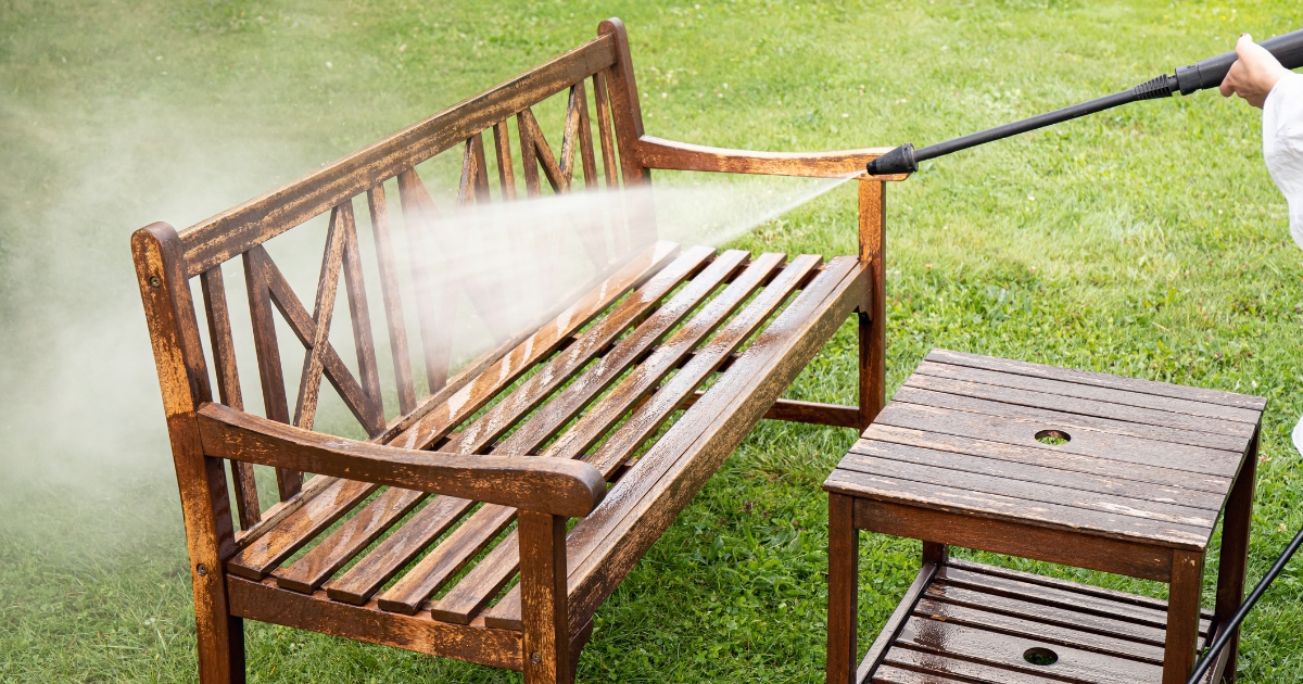 Cleaning outdoor furniture in Florida