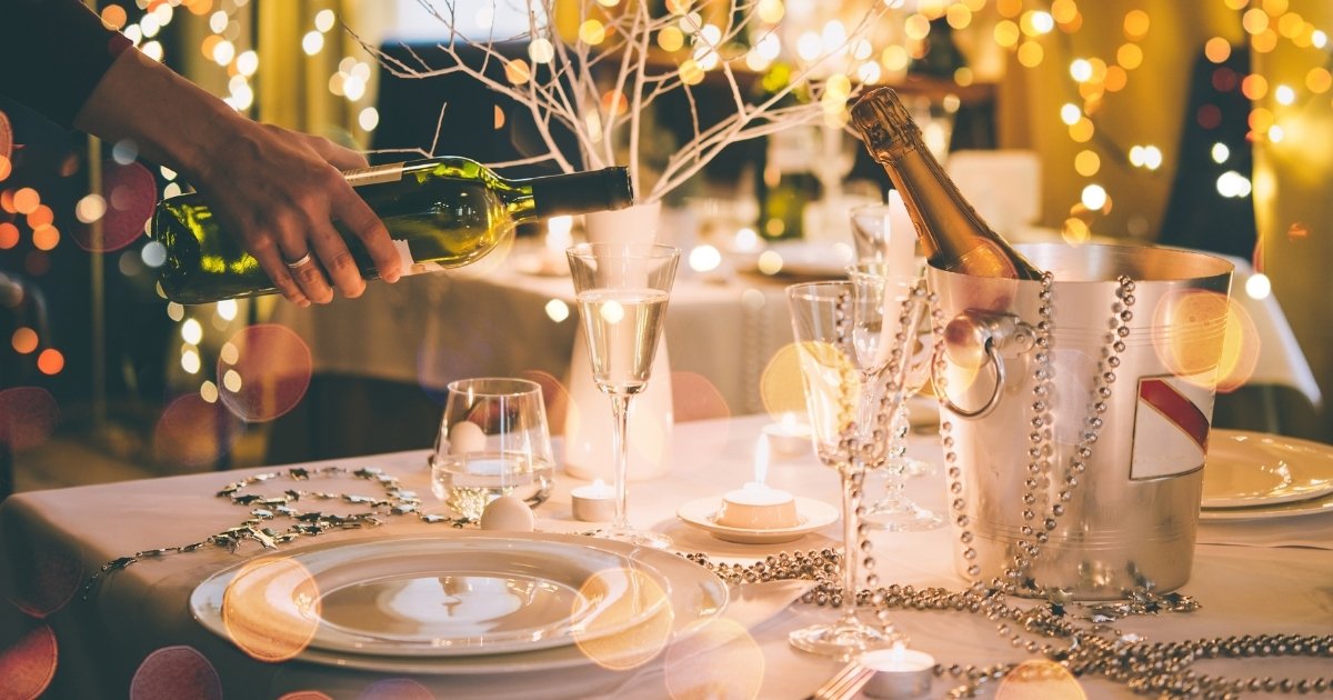 Florida restaurant with festive decorations